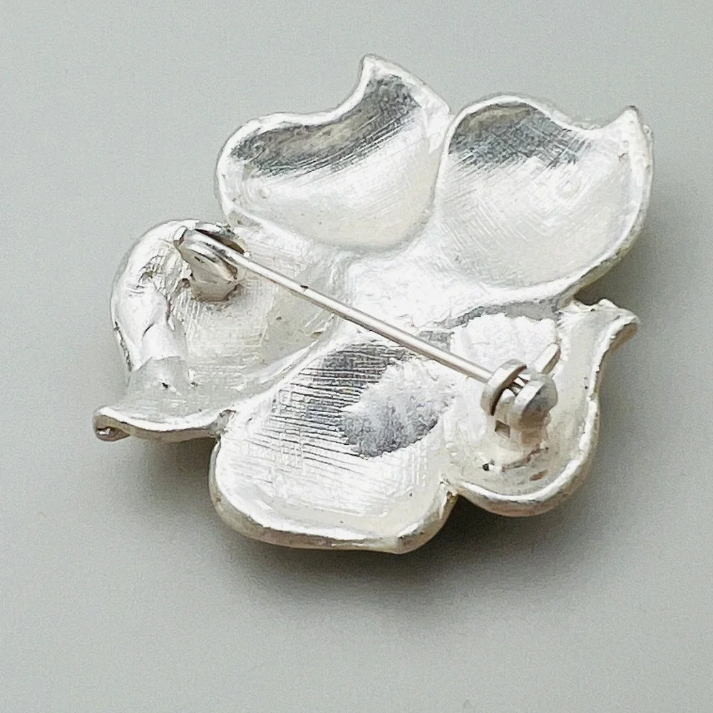 Vintage Cream Floral Brooch Rhinestone Center Textured Petals Flower‎ Pin